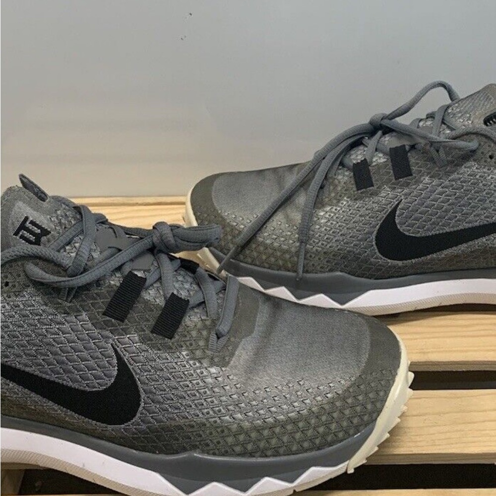 Nike Tiger Woods Golf Shoe Men’s 11 Soft Spikes Cleats Gray Black 704884-002